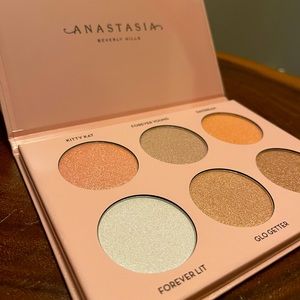 Anastasia Beverly Hills Glow kit ✨ FREE GIFT